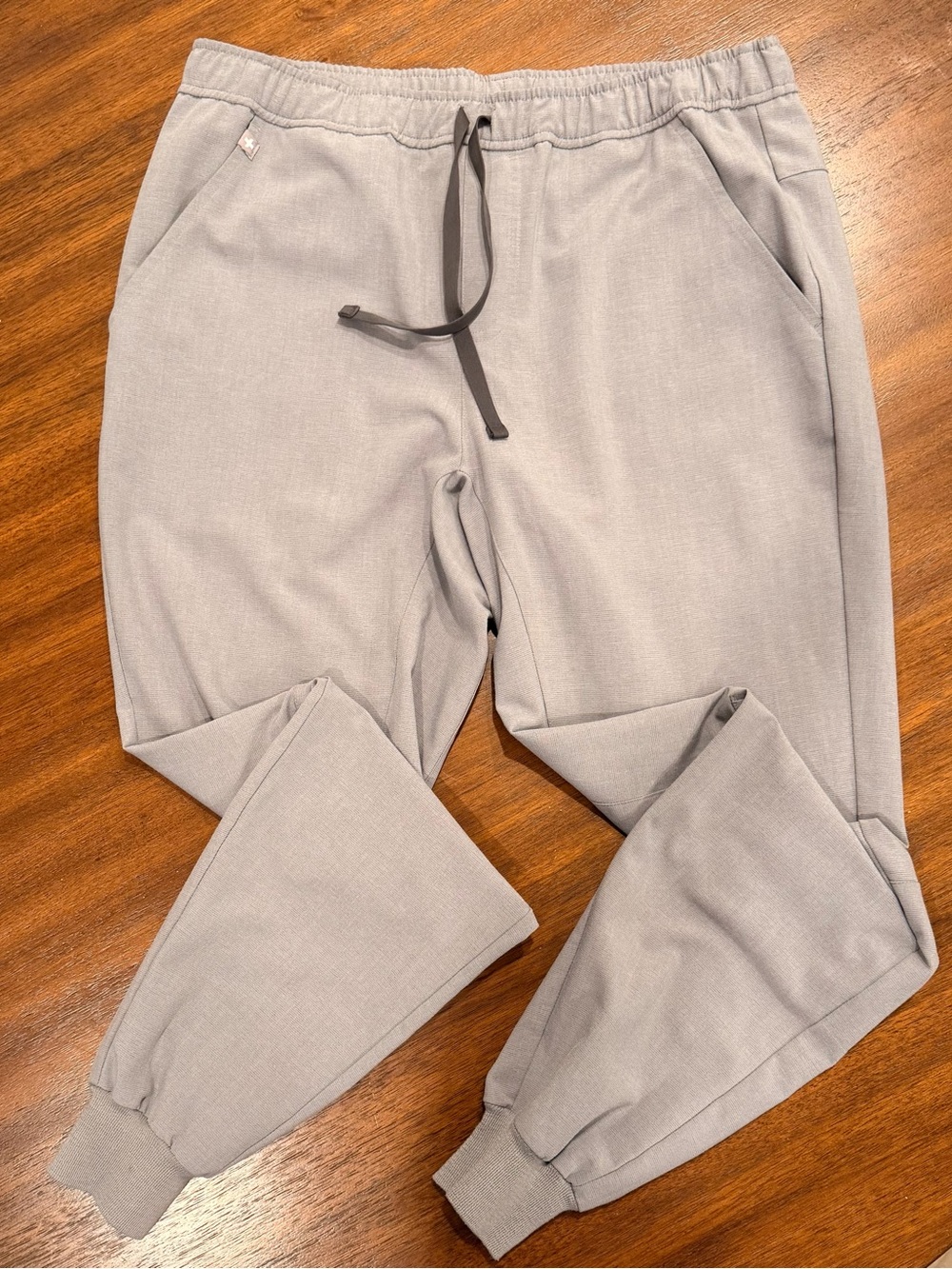 FIGS Men’s Tansen Jogger Scrub Pants Graphite Gray Size M